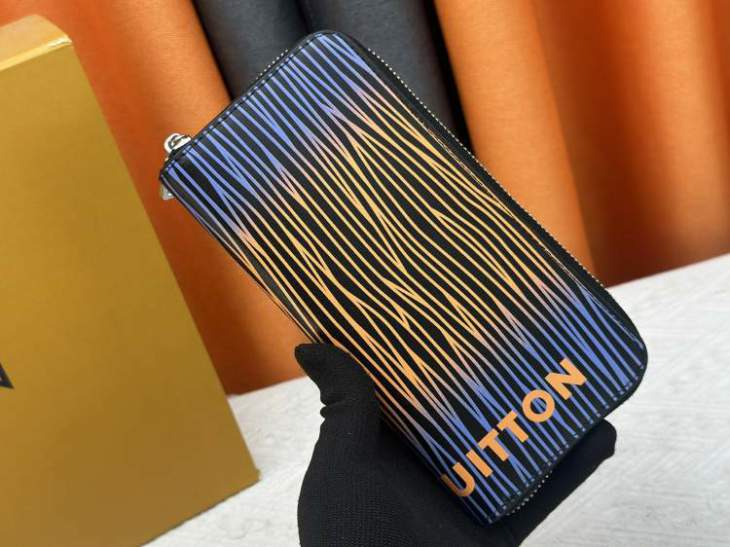 Picture of Louis Vuitton Wallets _SKUfw220043973fw